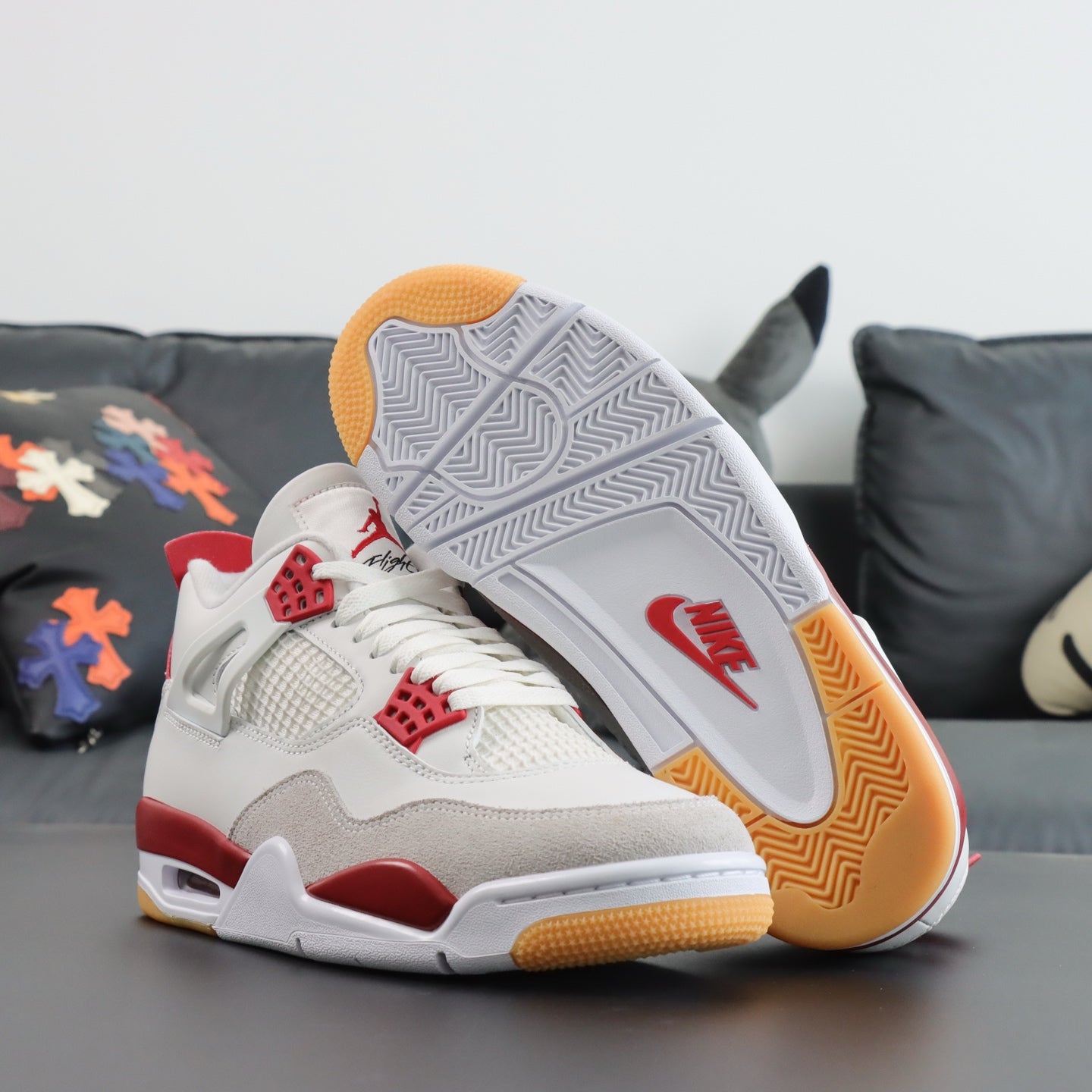 NIKE SB X NIKE AIR JORDAN VARSITY RED