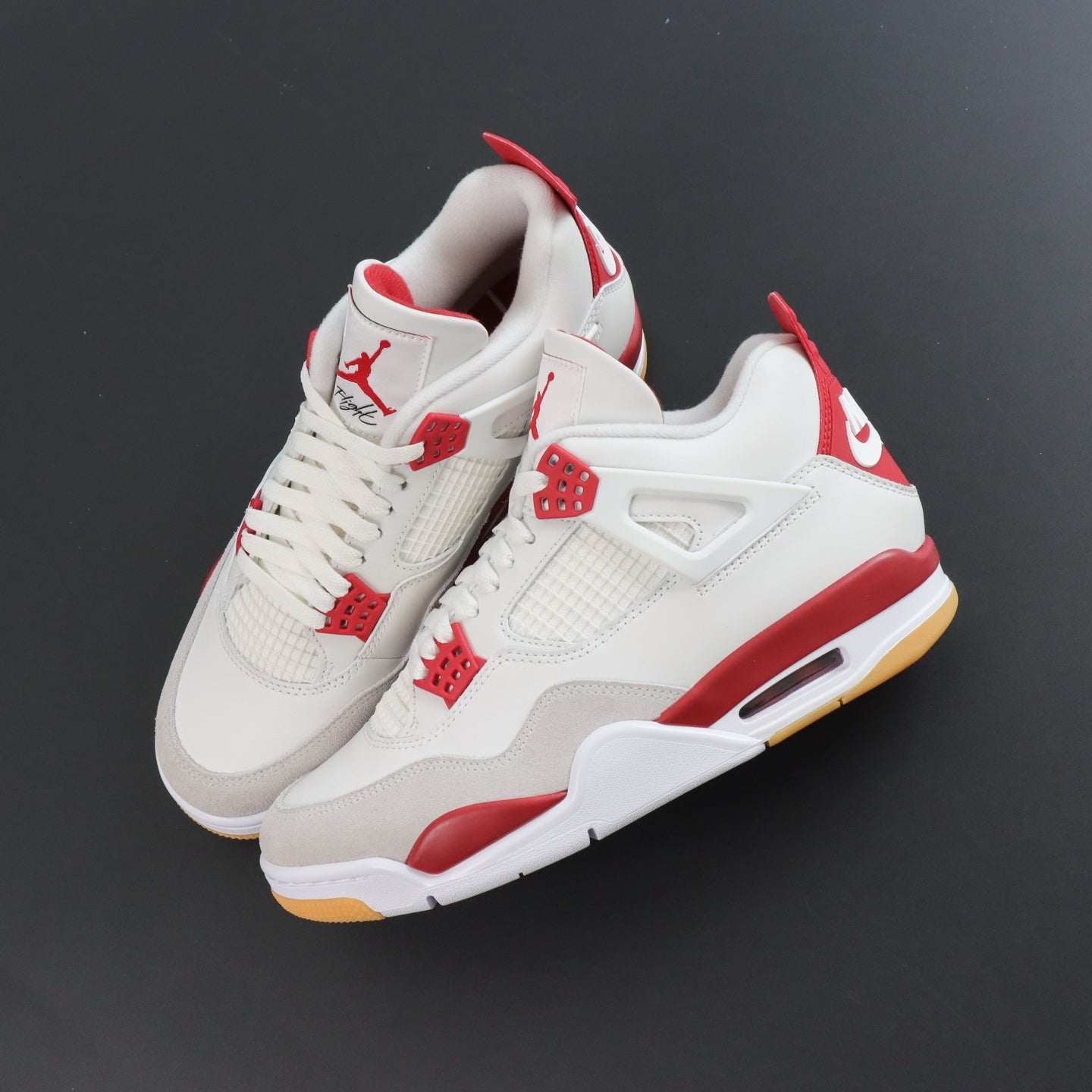 NIKE SB X NIKE AIR JORDAN VARSITY RED