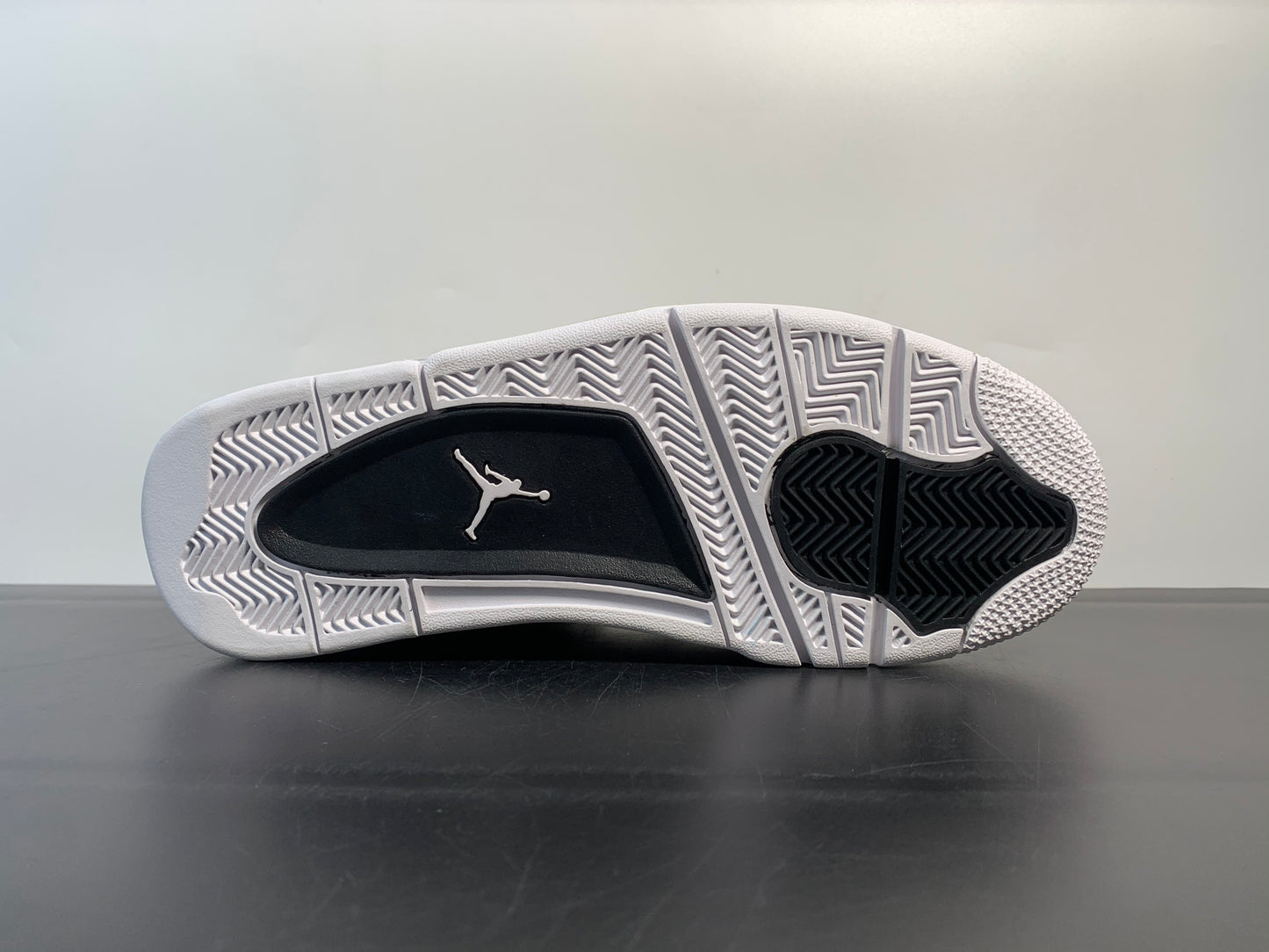 AJ4 Retro Fear Pack Sneaker