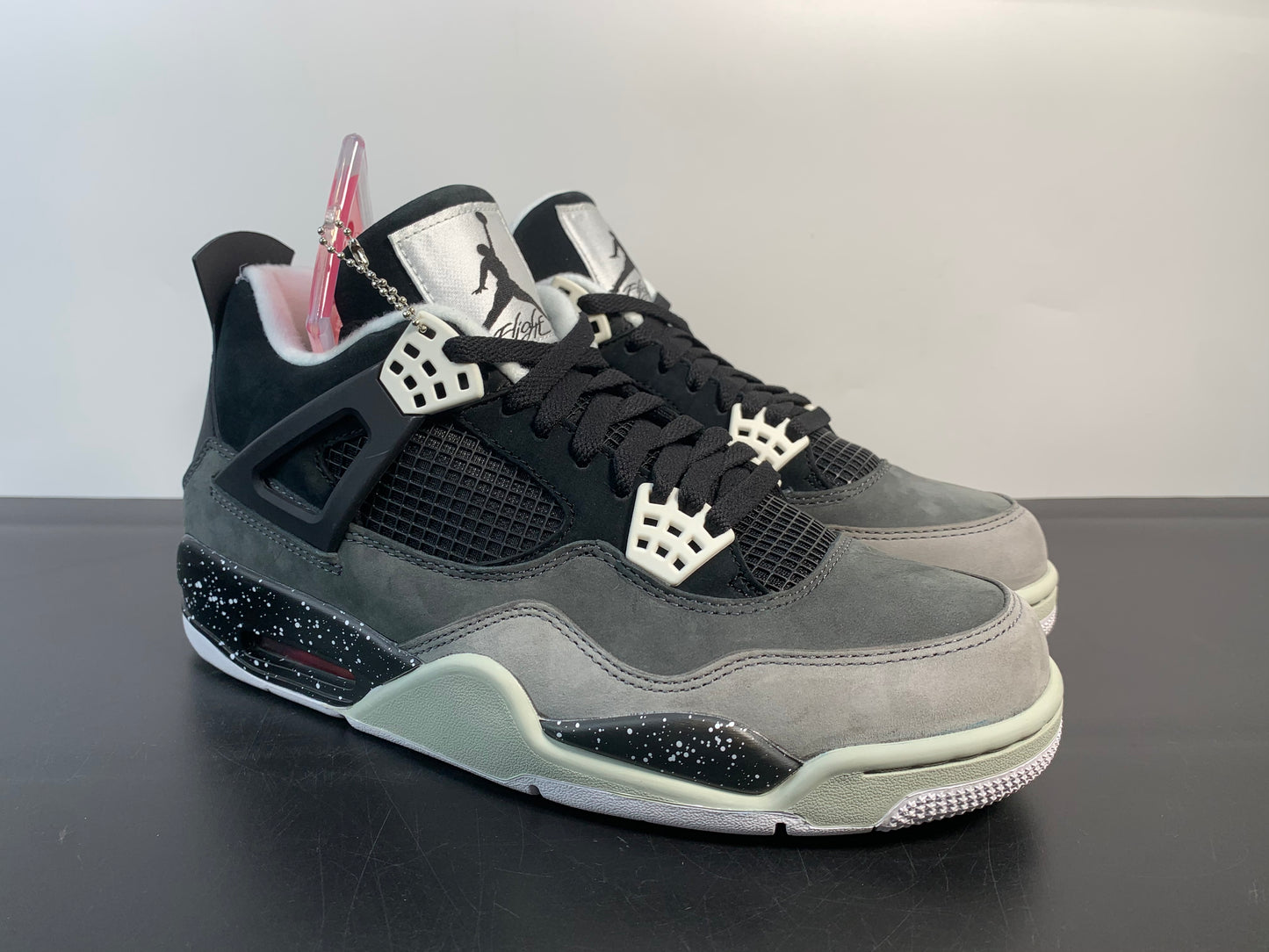 AJ4 Retro Fear Pack Sneaker
