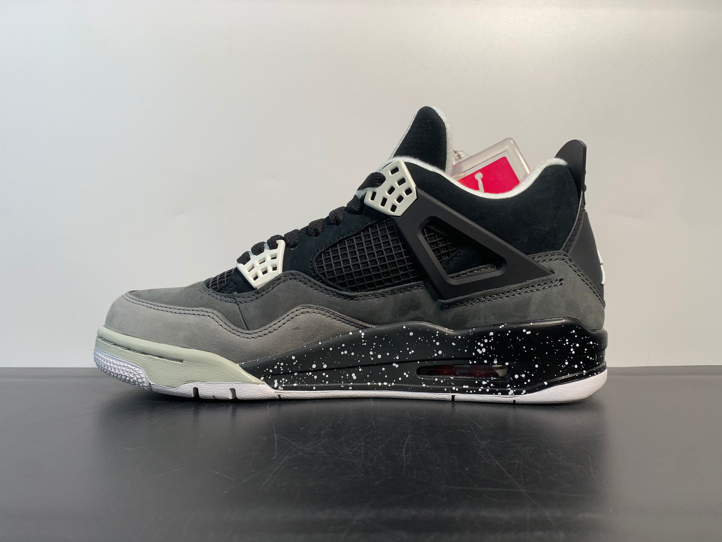 AJ4 Retro Fear Pack Sneaker