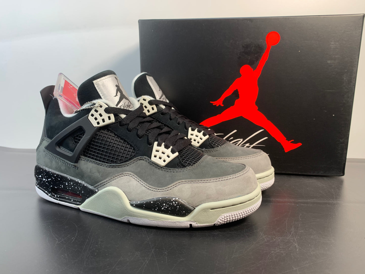 AJ4 Retro Fear Pack Sneaker