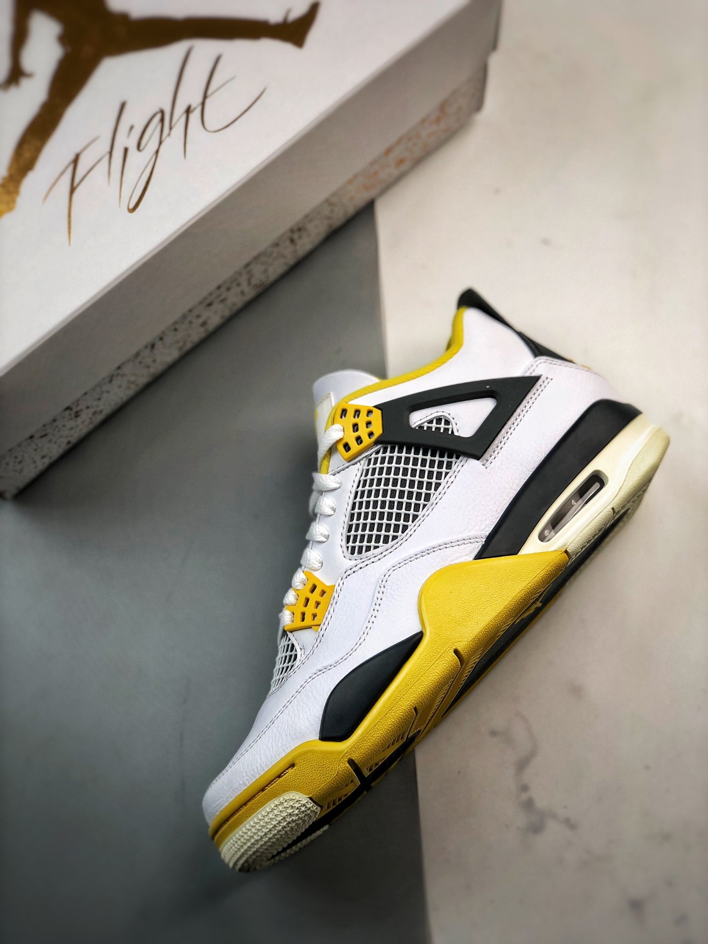 AJ4 Vivid Sulfur Sneaker