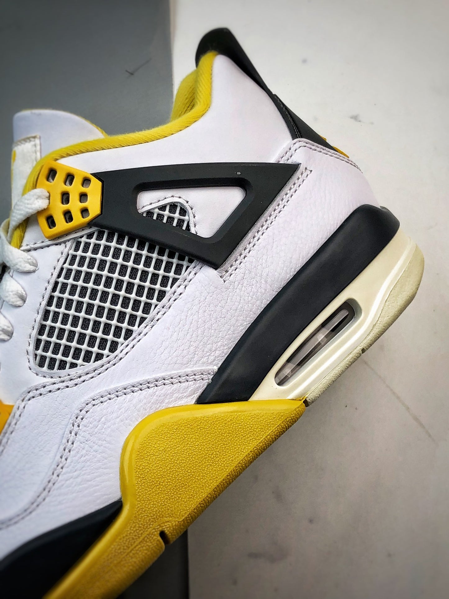 AJ4 Vivid Sulfur Sneaker