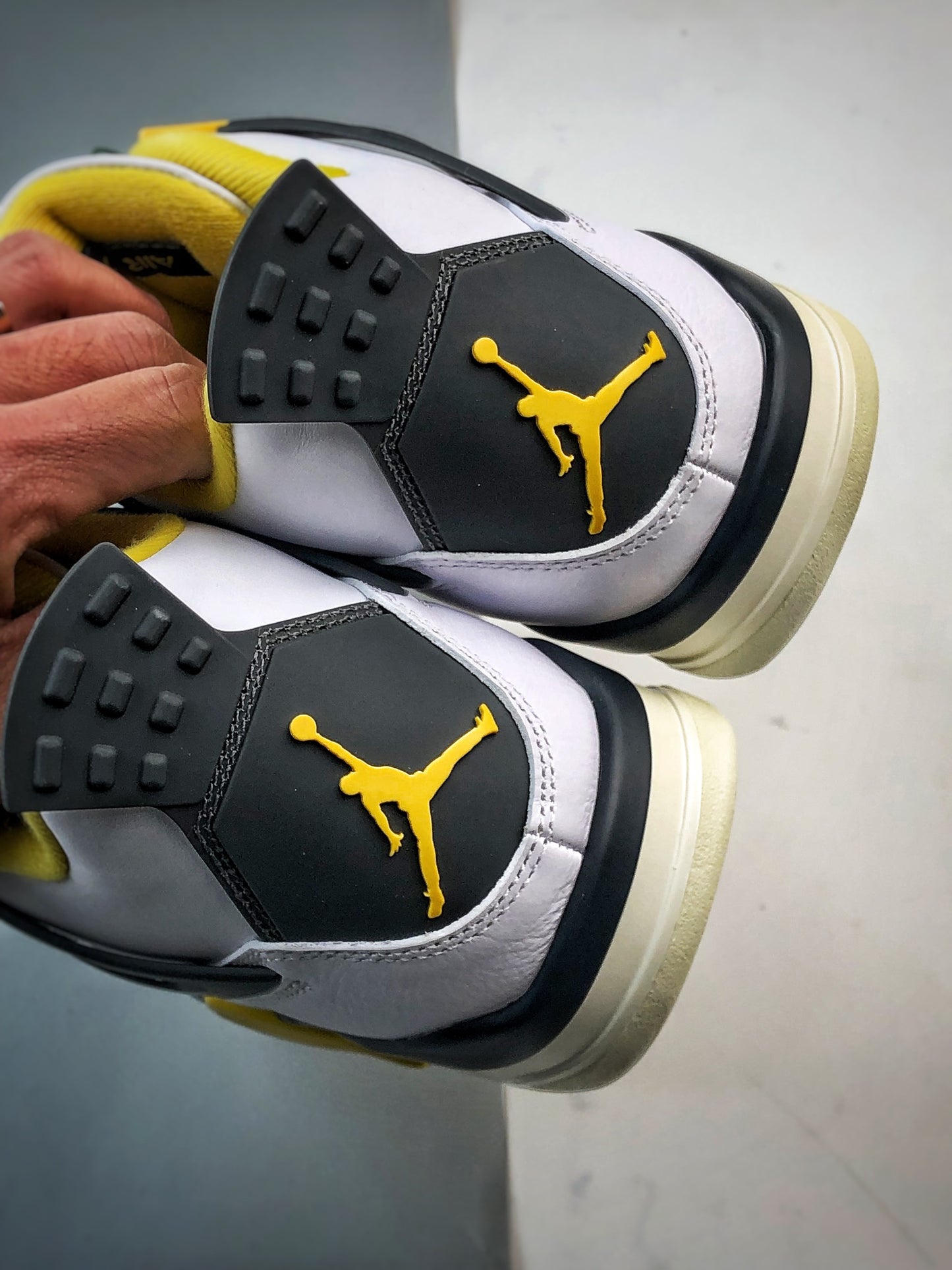 AJ4 Vivid Sulfur Sneaker