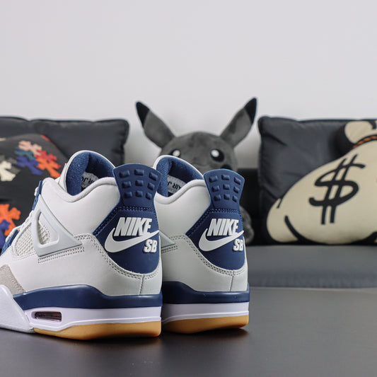 NIKE SB X NIKE AIR JORDAN 4 NAVY
