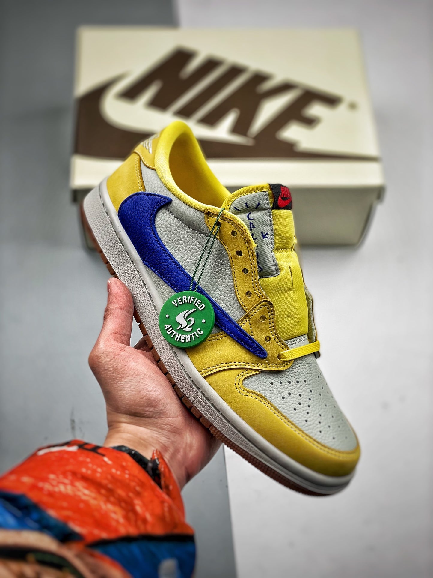 Travis Scott x Air Jordan 1 LOW CANARY Sneaker