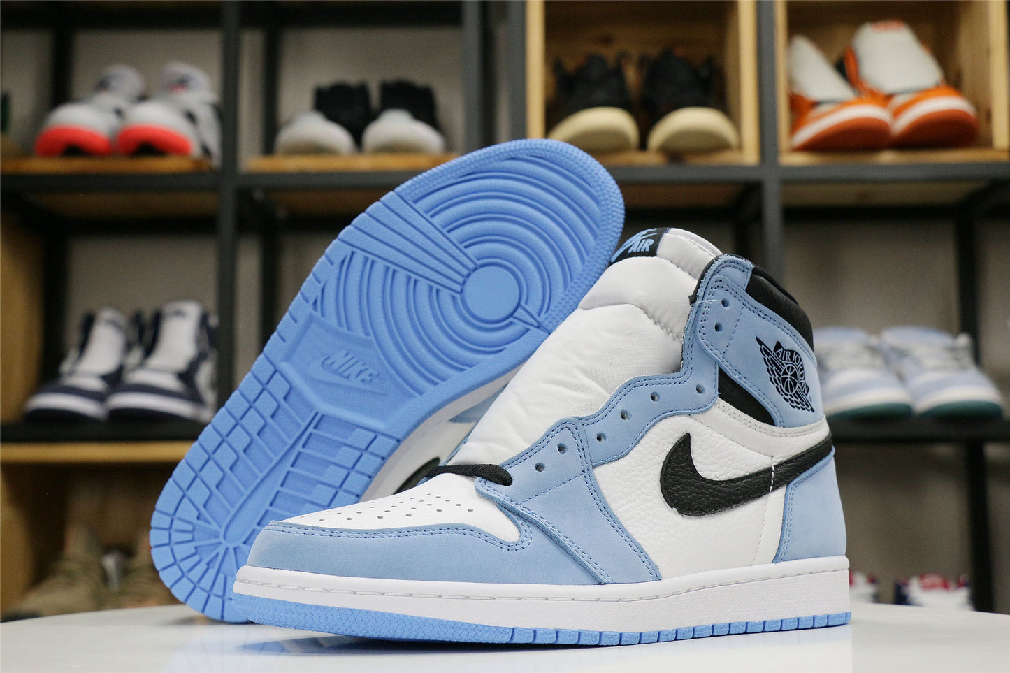 AJ1 University Blue Sneaker