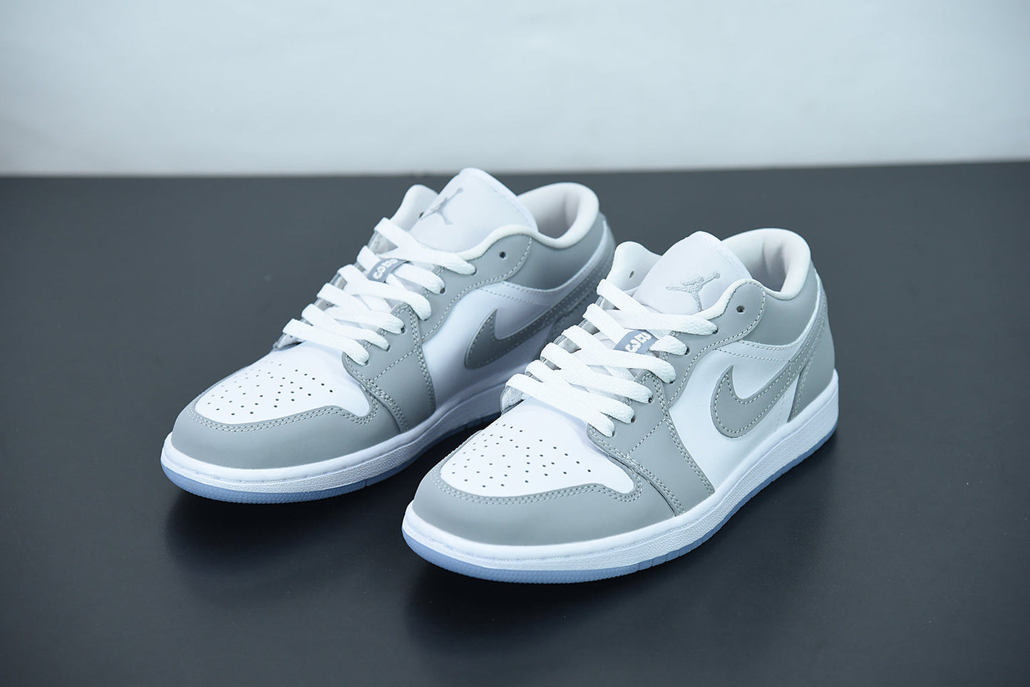 AJ1 Low Wolf Grey Sneaker