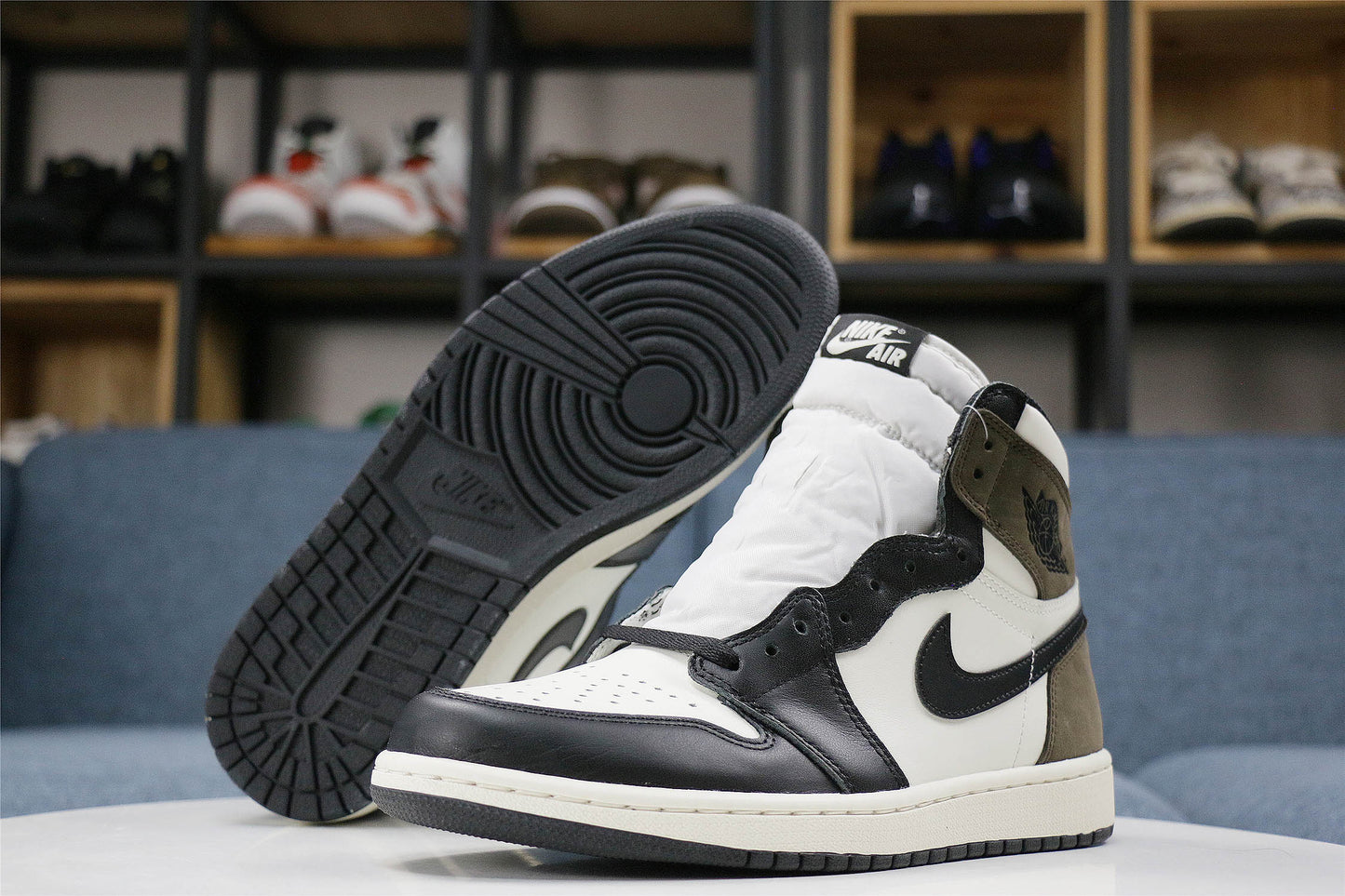 AJ1 Retro High Dark Mocha Sneaker