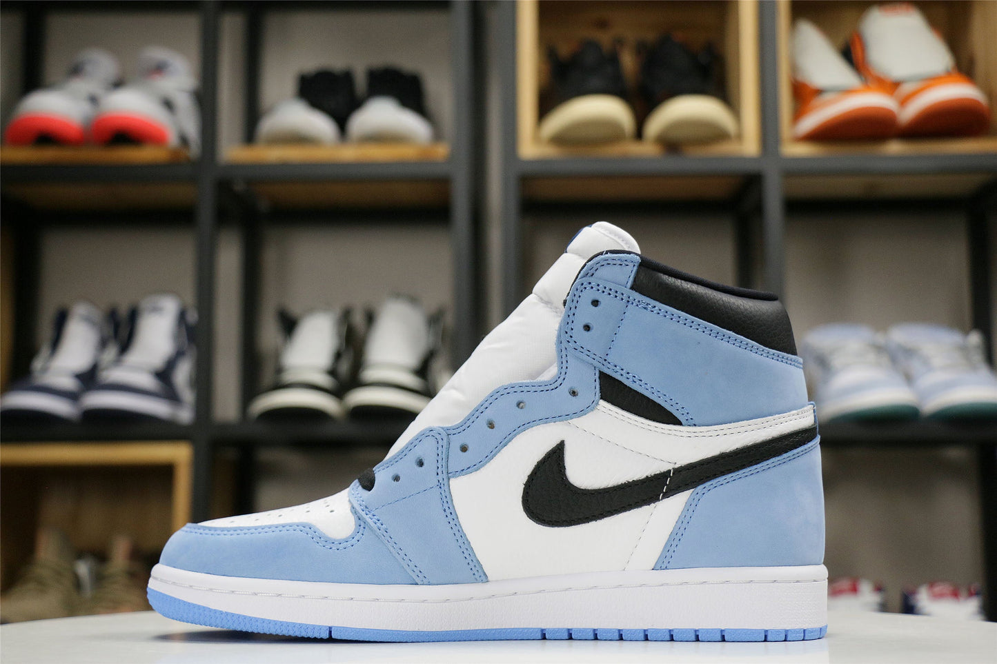 AJ1 University Blue Sneaker