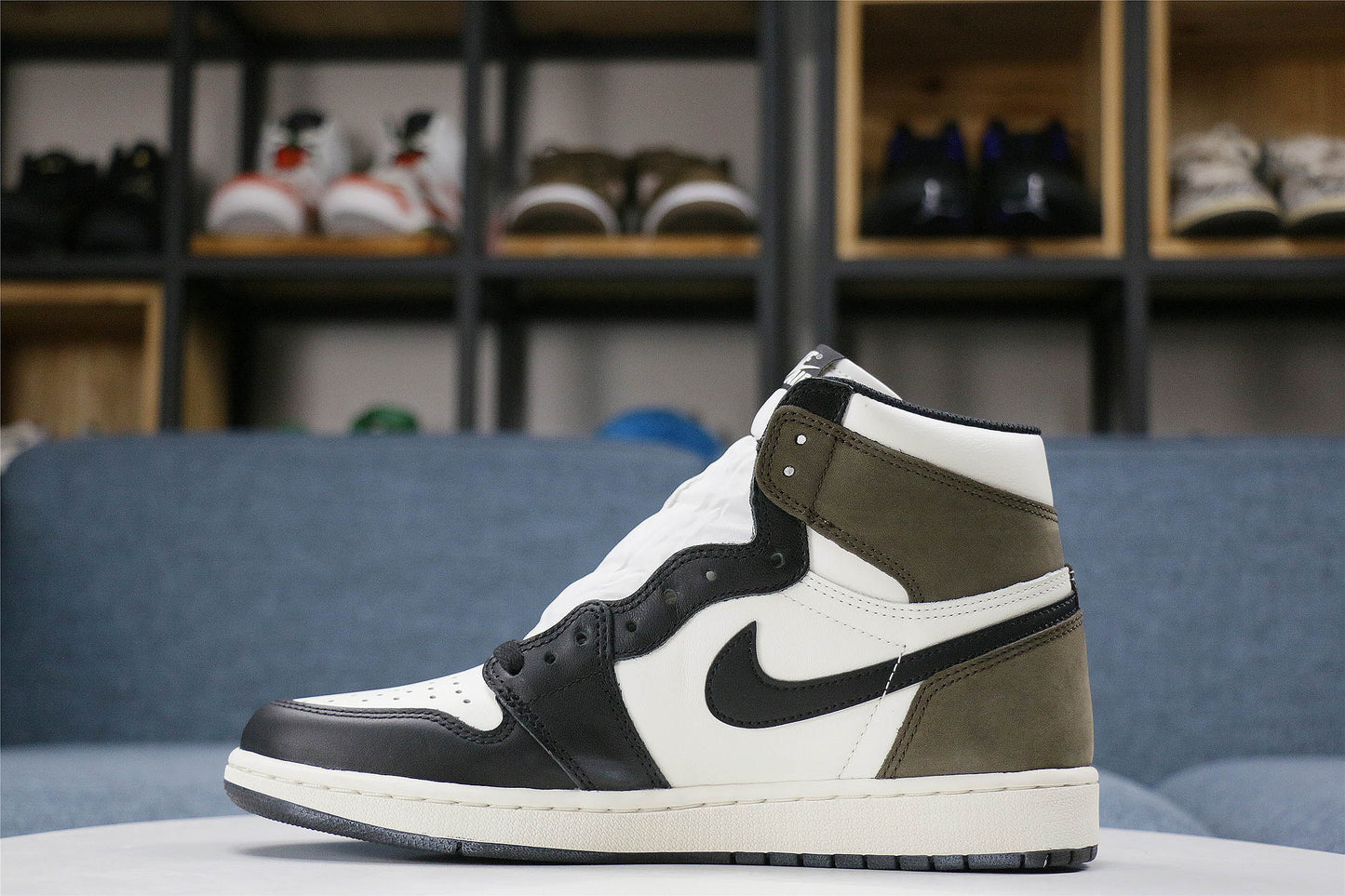 AJ1 Retro High Dark Mocha Sneaker