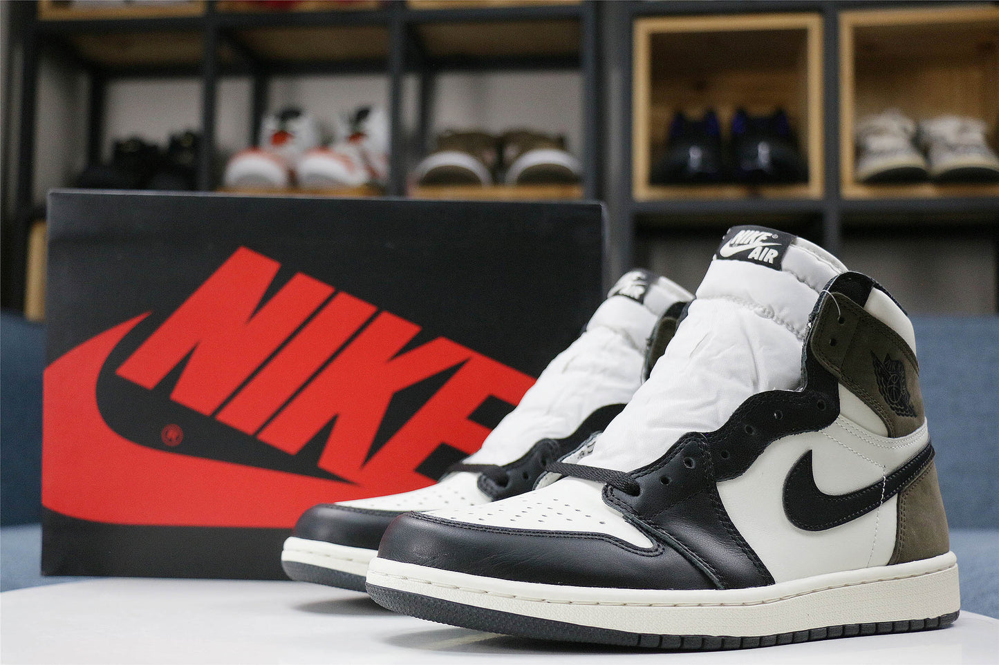 AJ1 Retro High Dark Mocha Sneaker