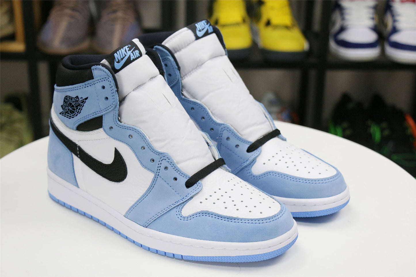 AJ1 University Blue Sneaker