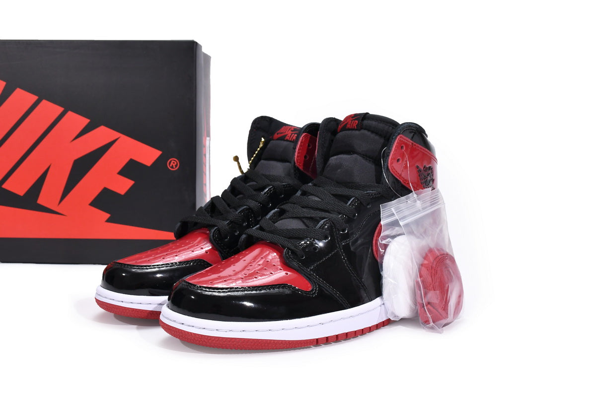 AJ1 Retro High OG Bred Sneaker