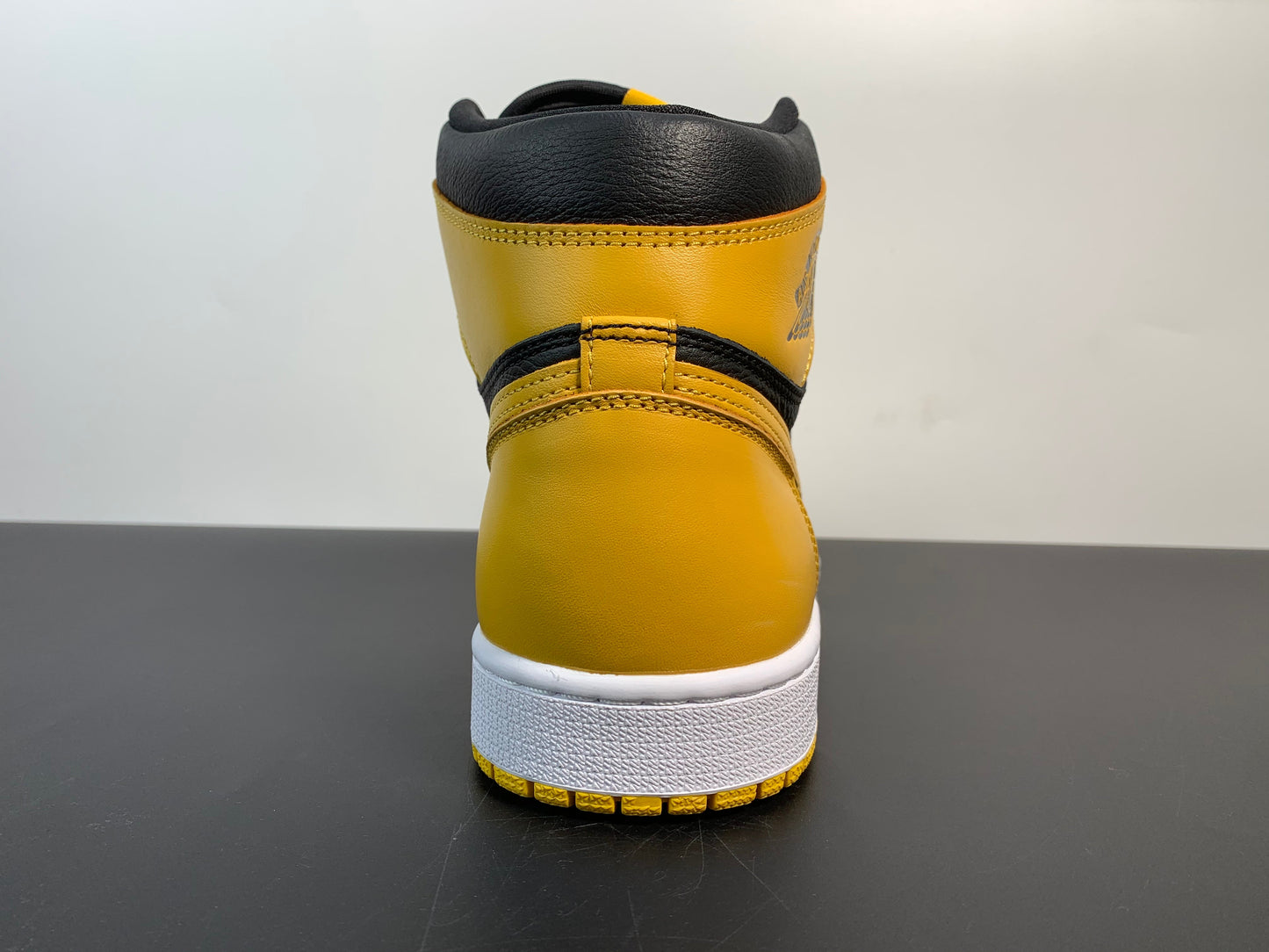 AJ1 Retro High Pollen Sneaker