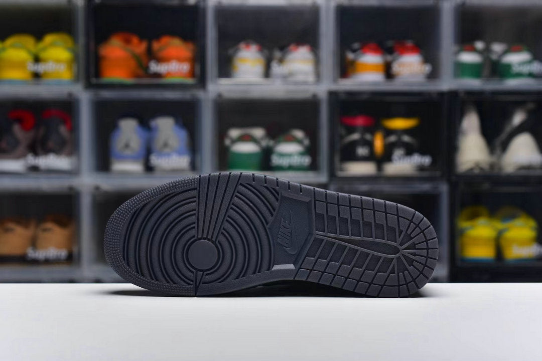 AJ1 TRVS Low Black Phantom Sneaker – SNEAKERSEU